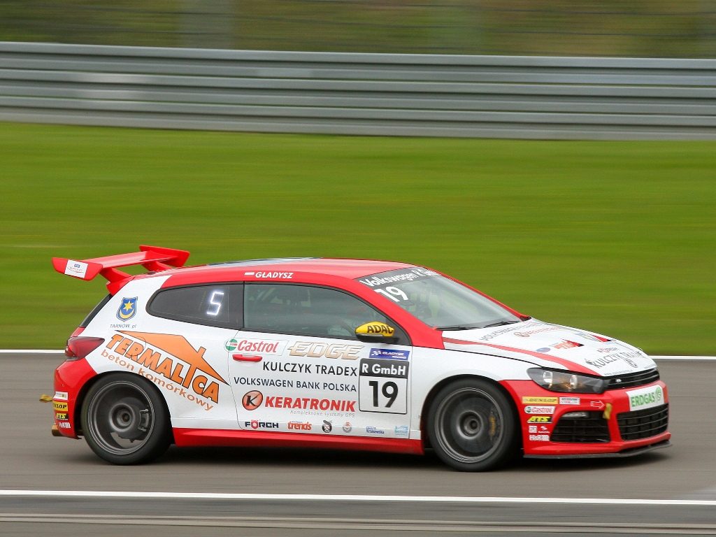 Adam Gładysz w VW Scirocco CNG na piątym miejscu Nurburgring Ring