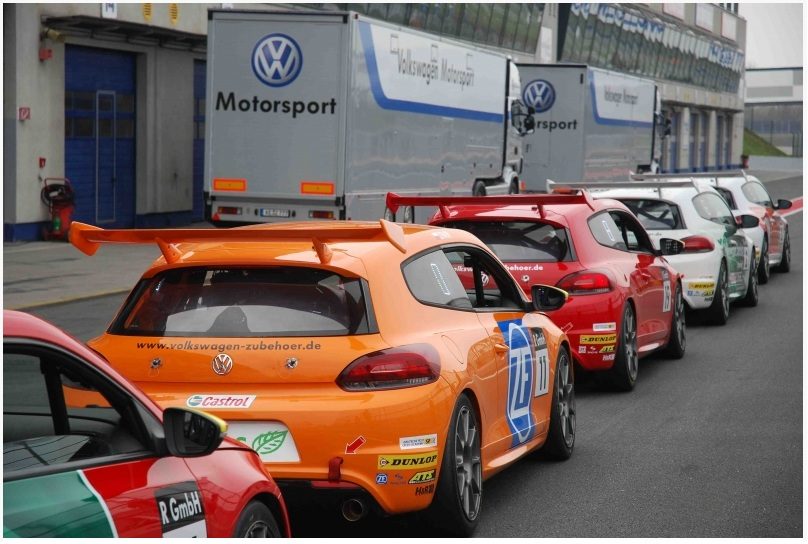 Flota Scirocco CNG w barwach czerwono-białych na wyścigach w Niemczech