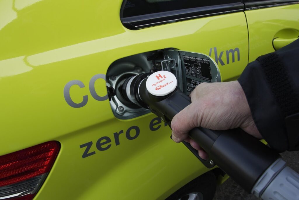 Mercedes B F-CELL na bazie modularnej płyty E-Drive z napędem wodorowym