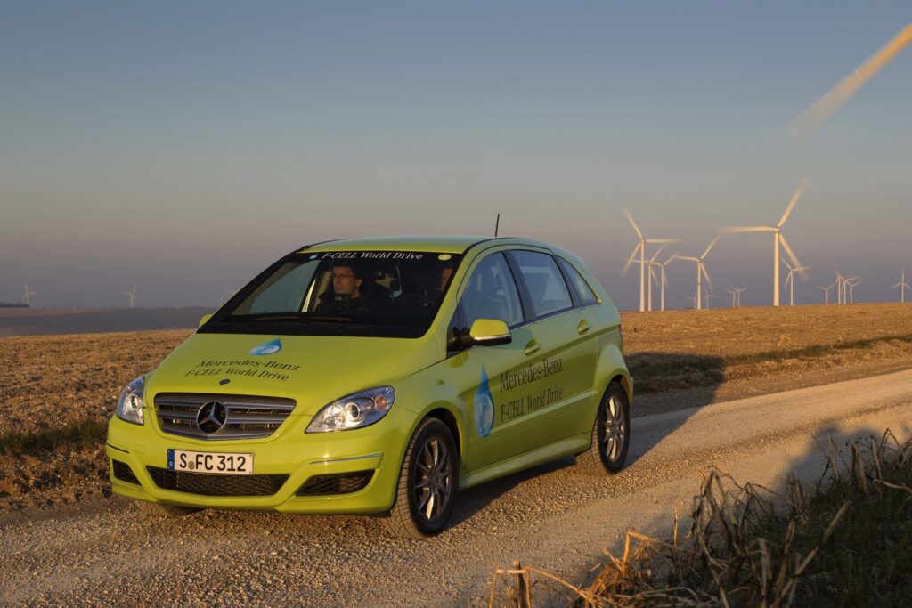 Mercedes Klasy B F-CELL zasilany wodorem z systemem paliwowym