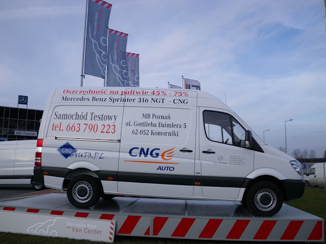 Mercedes Poznań przedstawia demonstracyjnego Mercedesa Sprintera NGT w Wielkopolsce