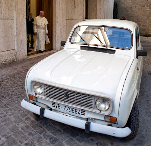 CNG w Watykanie | Papież Franciszek jeździ Renault 4 zasilanym gazem ziemnym!