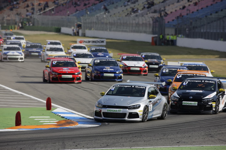 VW SCIROCCO CNG CUP | I wyścig za nami – triumf Mateusza Lisowskiego!